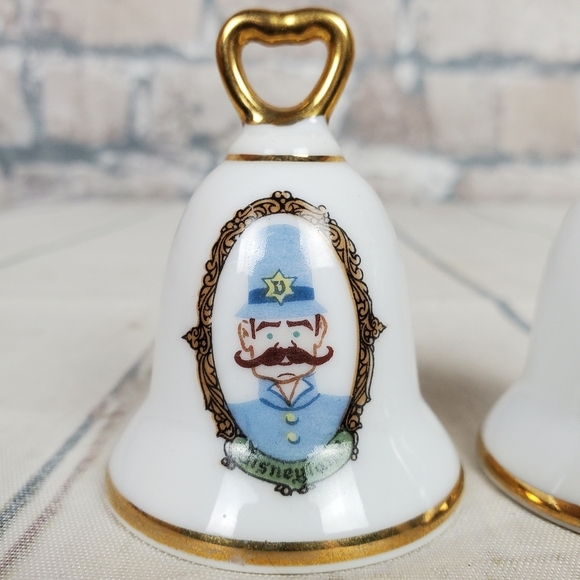 Vintage Disneyland Souvenir Bell Salt and Pepper Shakers Japan - Picture 3 of 13
